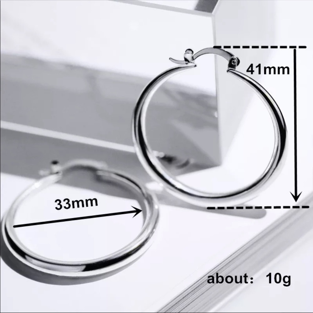 *NEW*18K White Gold Plated  1.5'' Circle Hoop Earrings - Picture 3 of 3